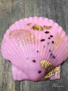 Golden seashell